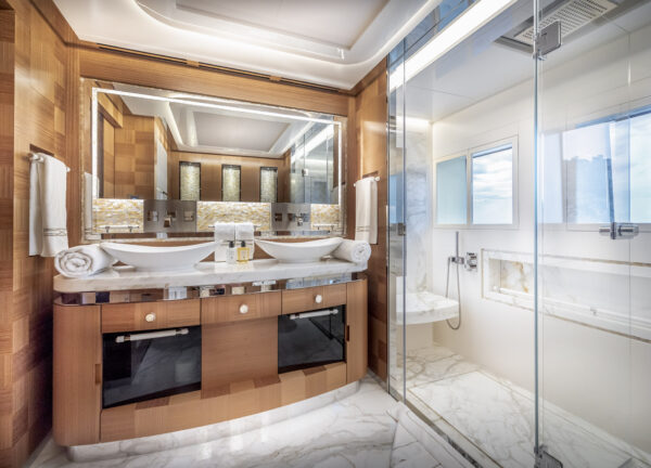 yacht yildiz sunrise master bathroom