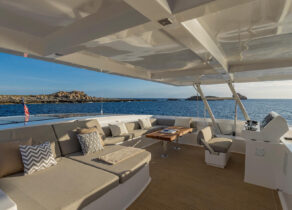 charter-yacht-silent-dream-flybridge