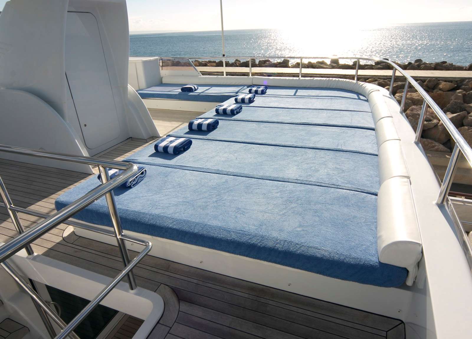 sunbeds luxusyacht heesen 35 balearic islands