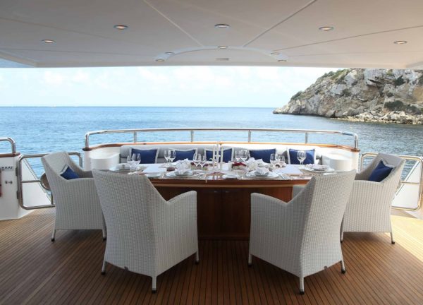 oberdeck sitzgruppe luxusyacht elegance 105