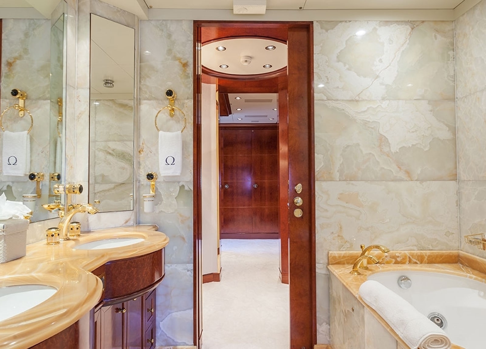 badezimmer luxusyacht omega 82