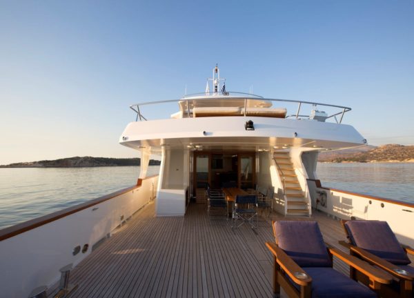 oberdeck luxusyacht picciotti 140 libra griechenland