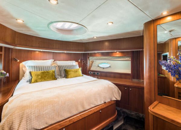 cabin sunseeker predator 82 froggy