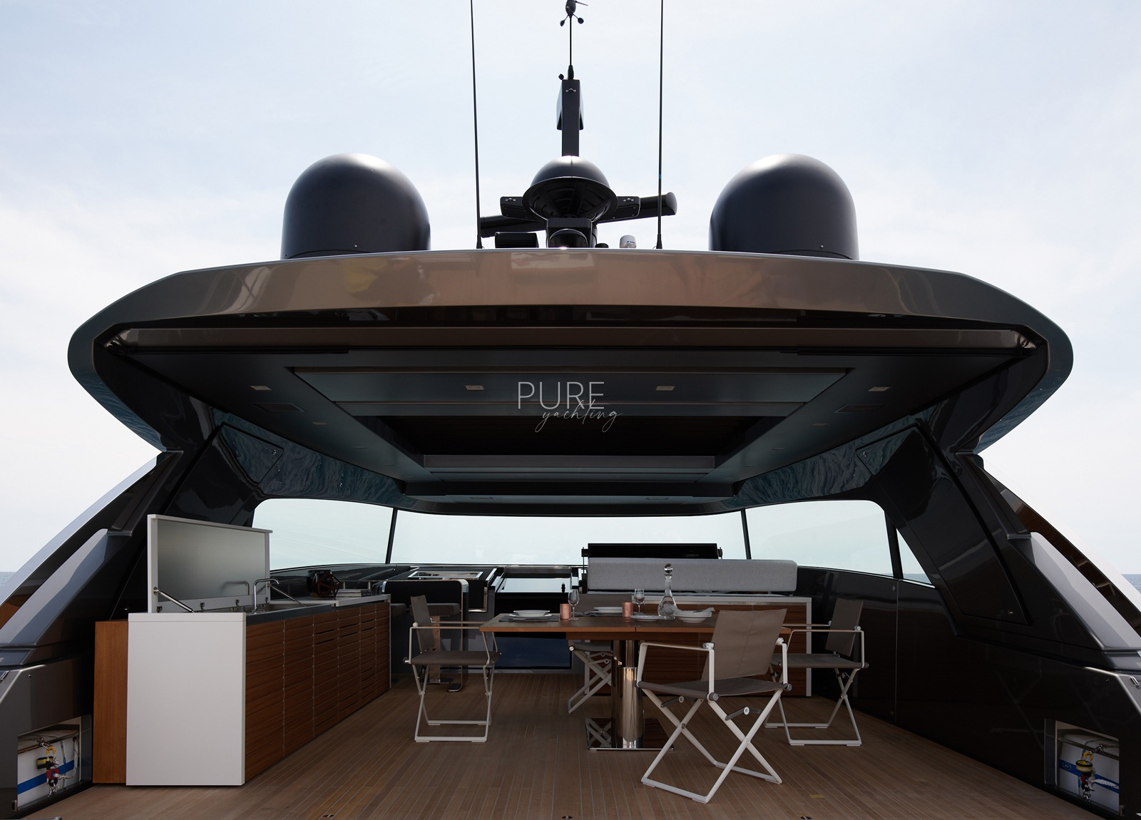 oberdeck luxusyacht sanlorenzo sx88 ozone westitalien