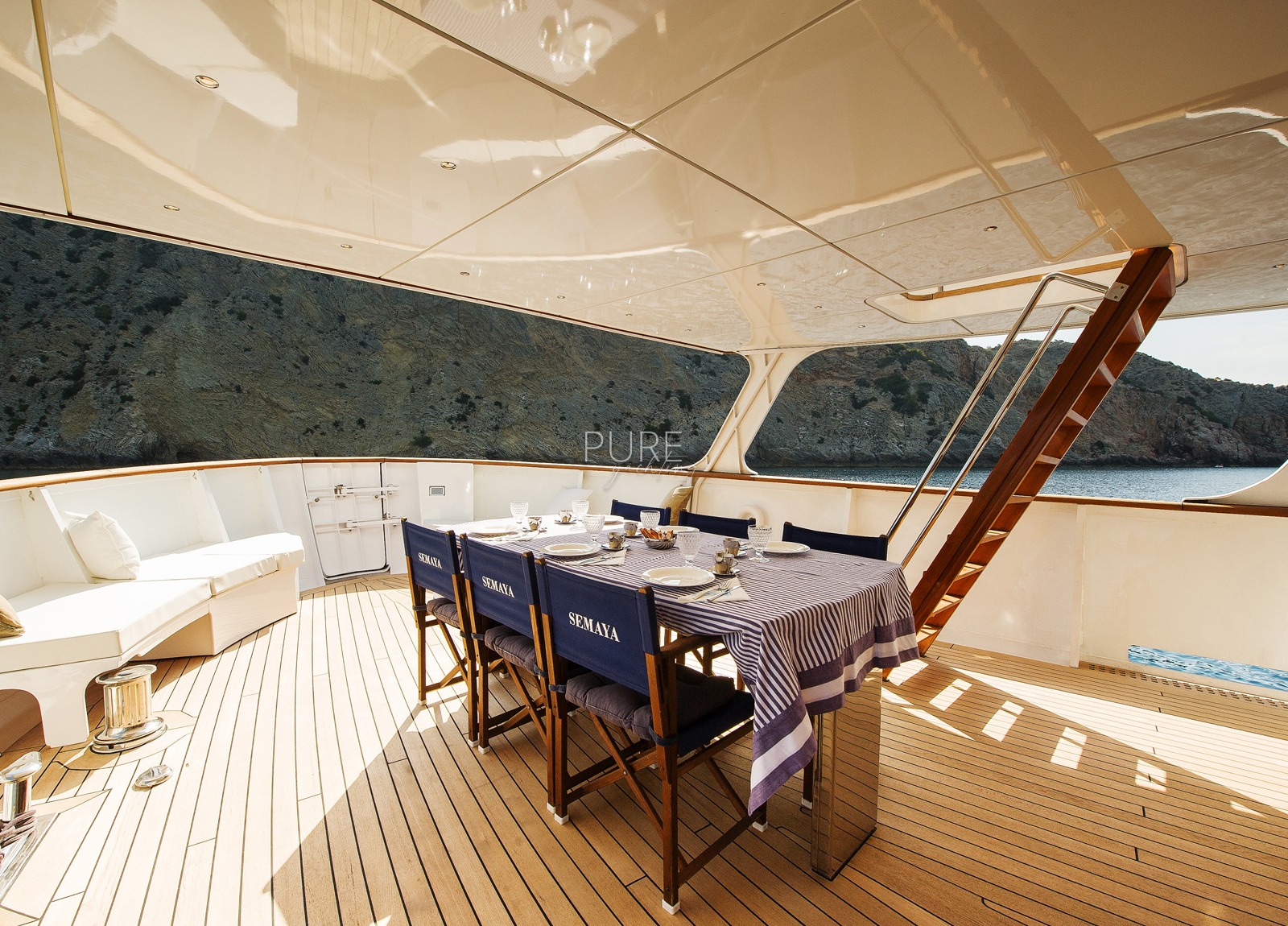 oberdeck sitzgruppe luxusyacht navetta 31 balearics