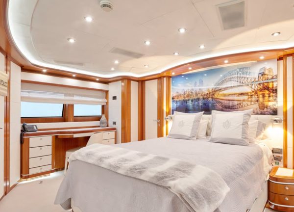 Doppelbett luxusyacht crm 130 bunker