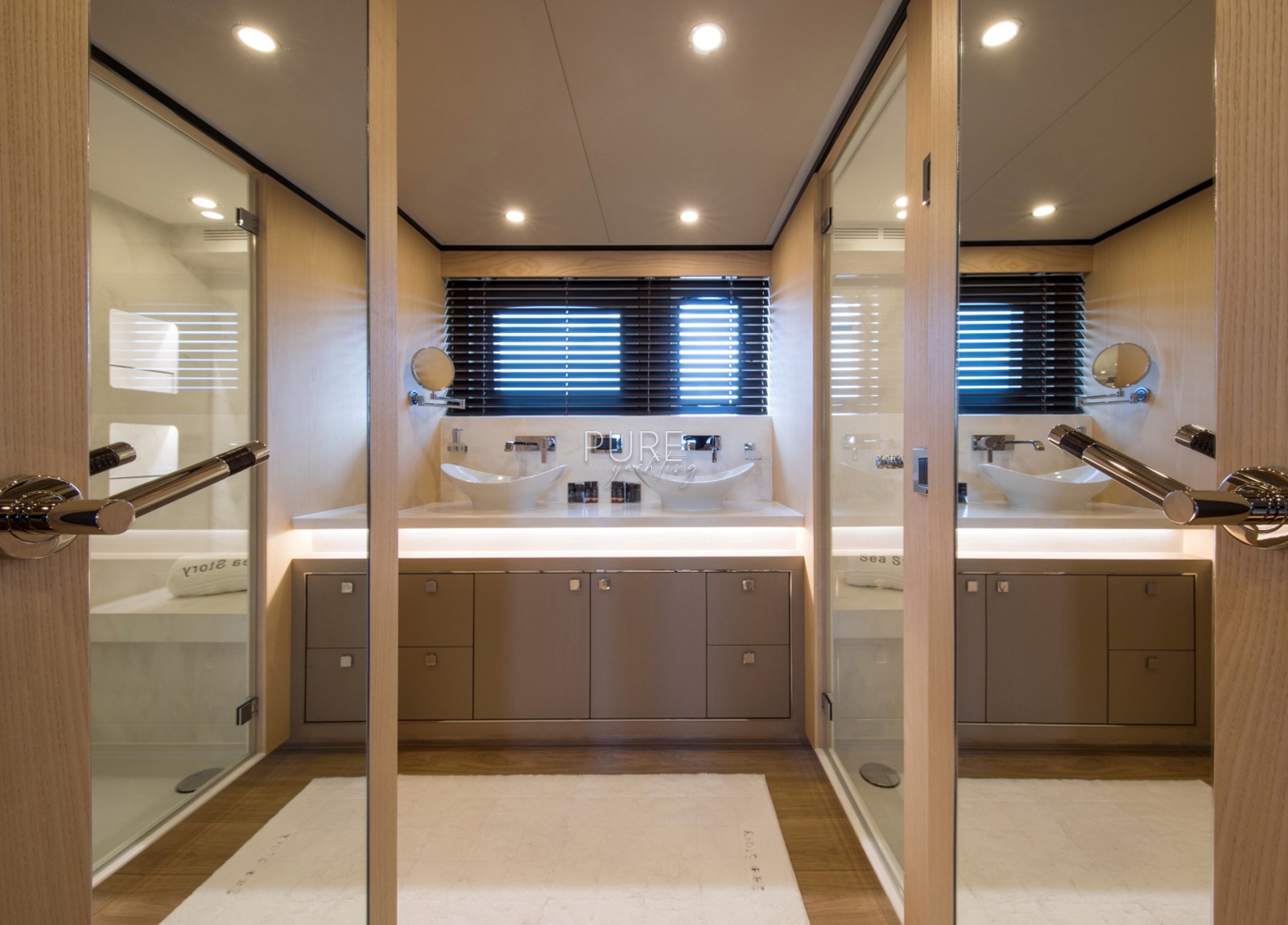 badezimmer luxusyacht vanquish 82 sea story balearic islands