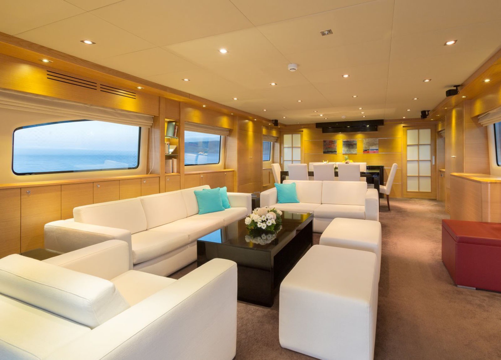 salon luxusyacht bilgin 34m madness