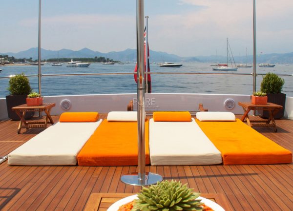 sunbeds luxusyacht heesen 28m heartbeat of life spanien