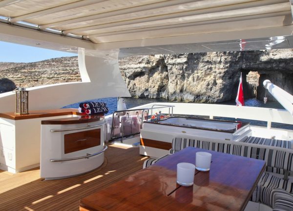 Sonnendeck luxusyacht aicon yachts 27m balearic islands charter