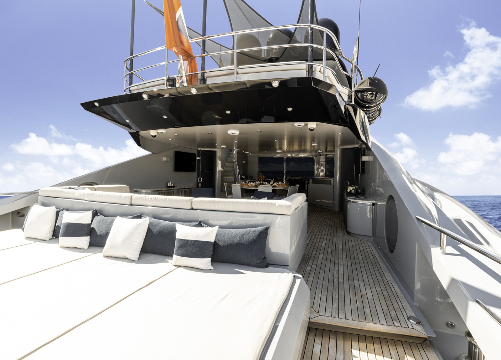 Sonnendeck luxusyacht parker johnson 150 andiamo