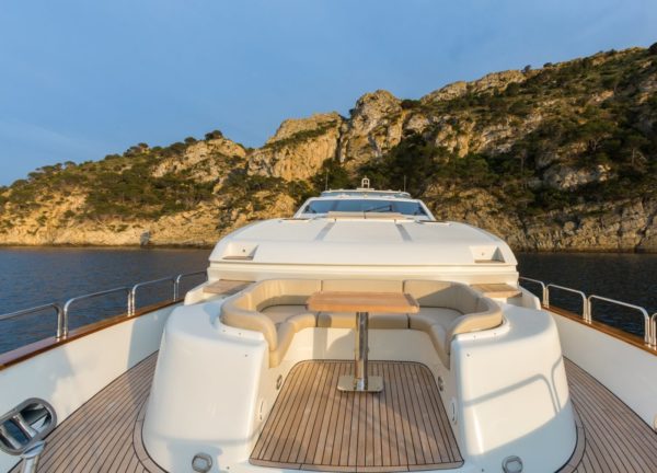 oberdeck luxusyacht bilgin 34m madness