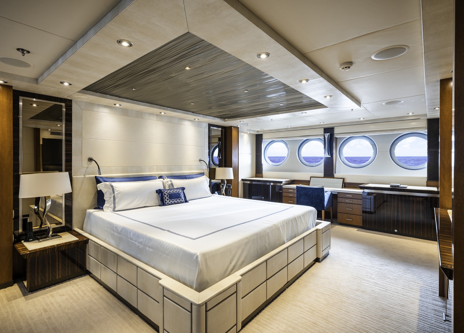 vip kabine luxusyacht parker johnson 150