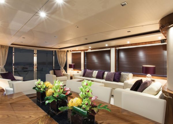 lounge luxusyacht sunseeker 28m suedfrankreich