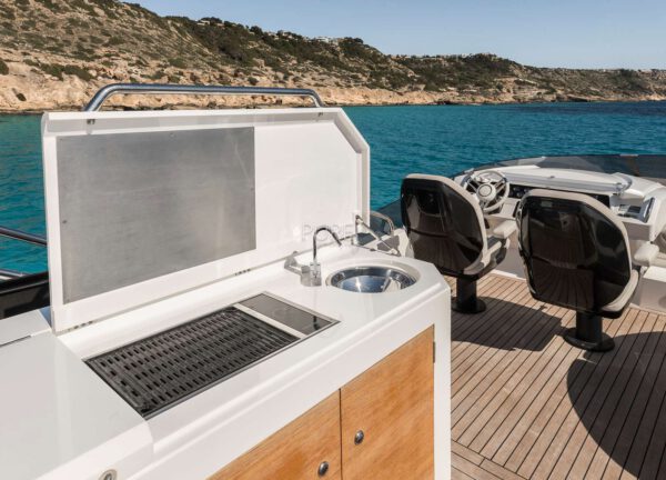 oberdeck luxusyacht sunseeker 80 seawater balearics