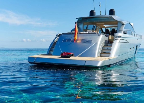 Luxury Yacht pershing 80 halley balearic islands rückseite