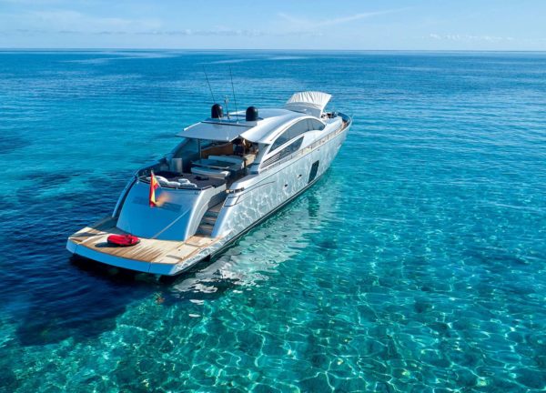 rückseite Luxury Yacht pershing 80 halley balearic islands