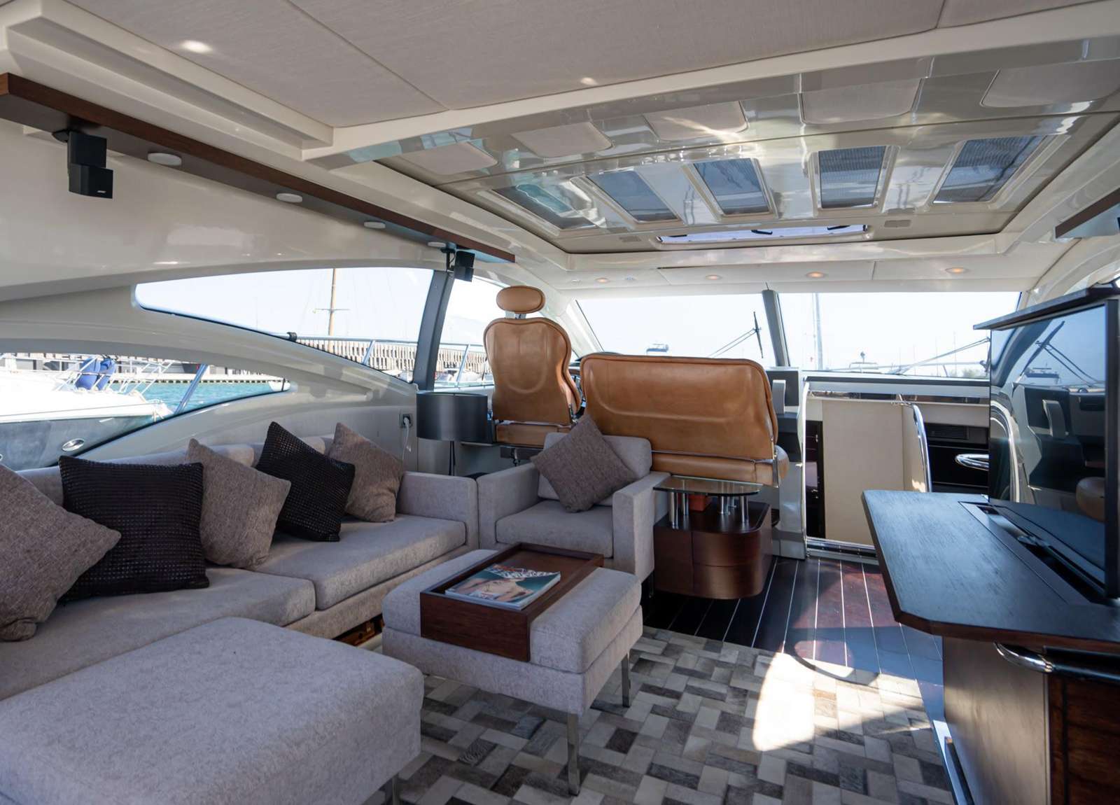 lounge luxusyacht azimut 68s manzanos