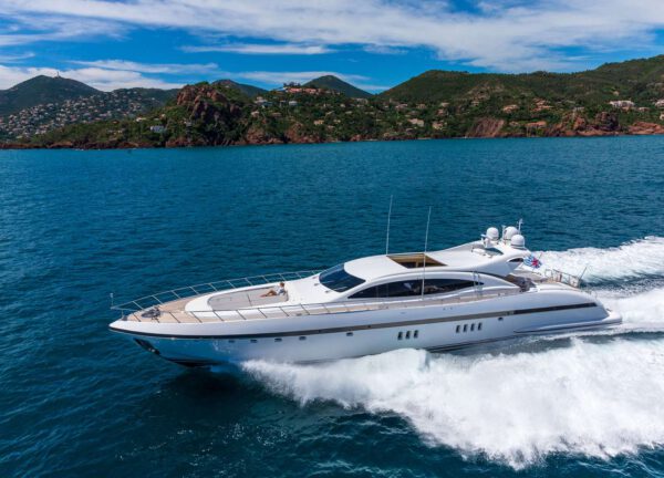 luxusyacht mangusta 108 lady b westliches mitelmeer