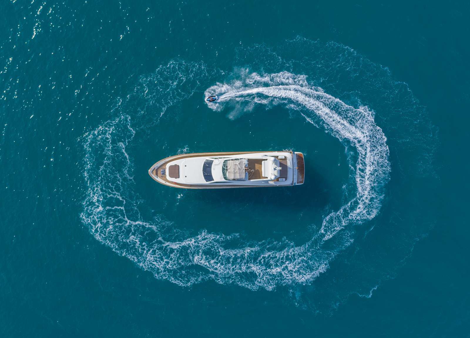 luxusyacht astondoa 102 glx dolce vita ii water sports