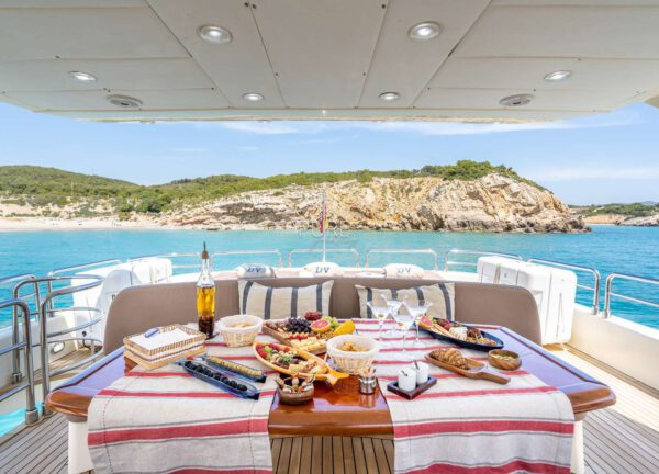 oberdeck luxusyacht astondoa 102 glx dolce vita ii