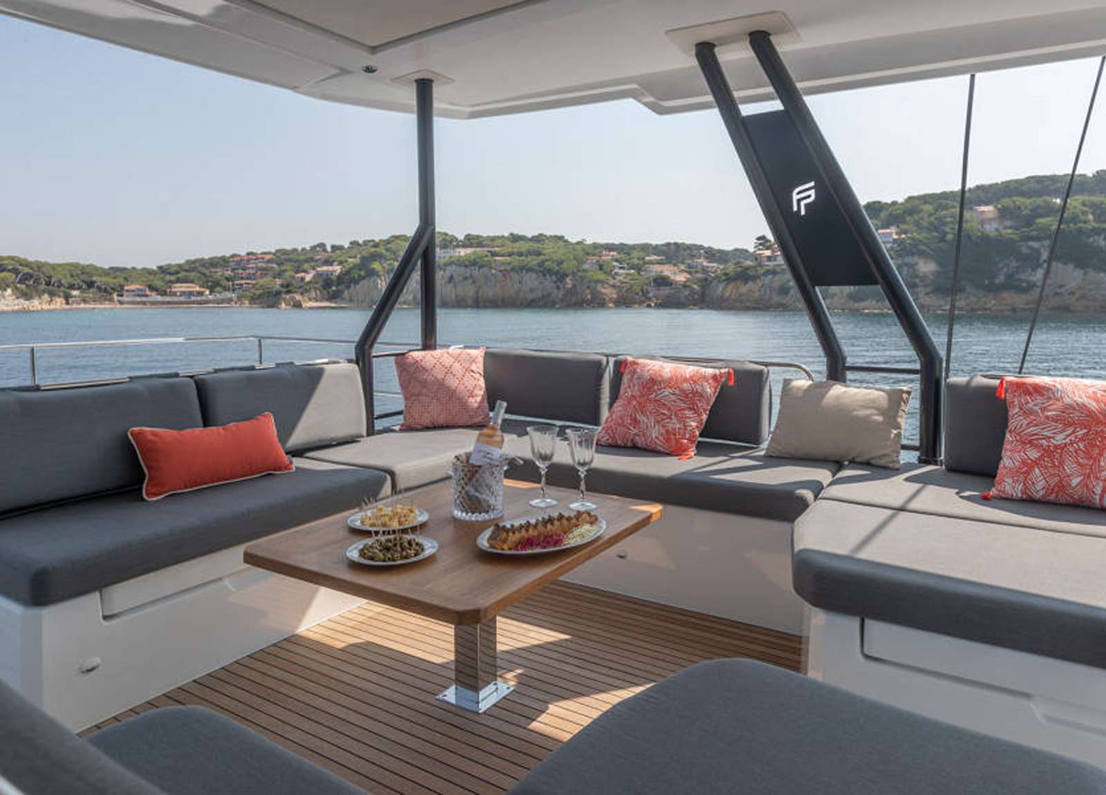 after deck fountaine pajot samana 59 alma griechenland