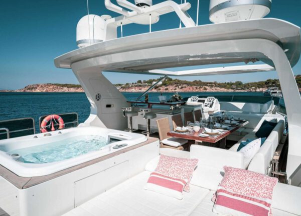 luxusyacht azimut 29m koukles griechenland oberdeck