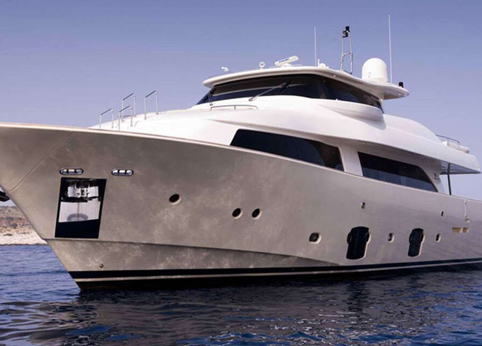 luxusyacht ferretti navetta 26m dana charter