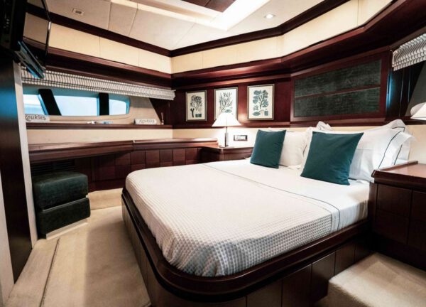 vip kabine luxusyacht azimut 29m koukles griechenland