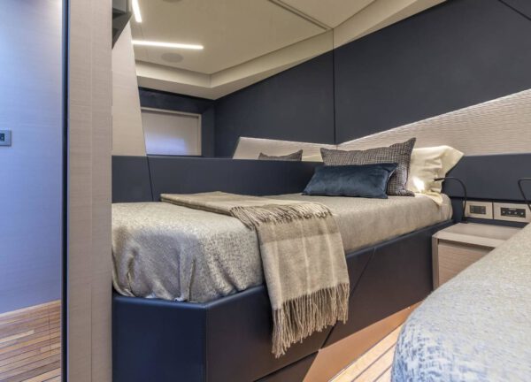 Zweibett Kabine luxusyacht pershing 7x marleena viii charter