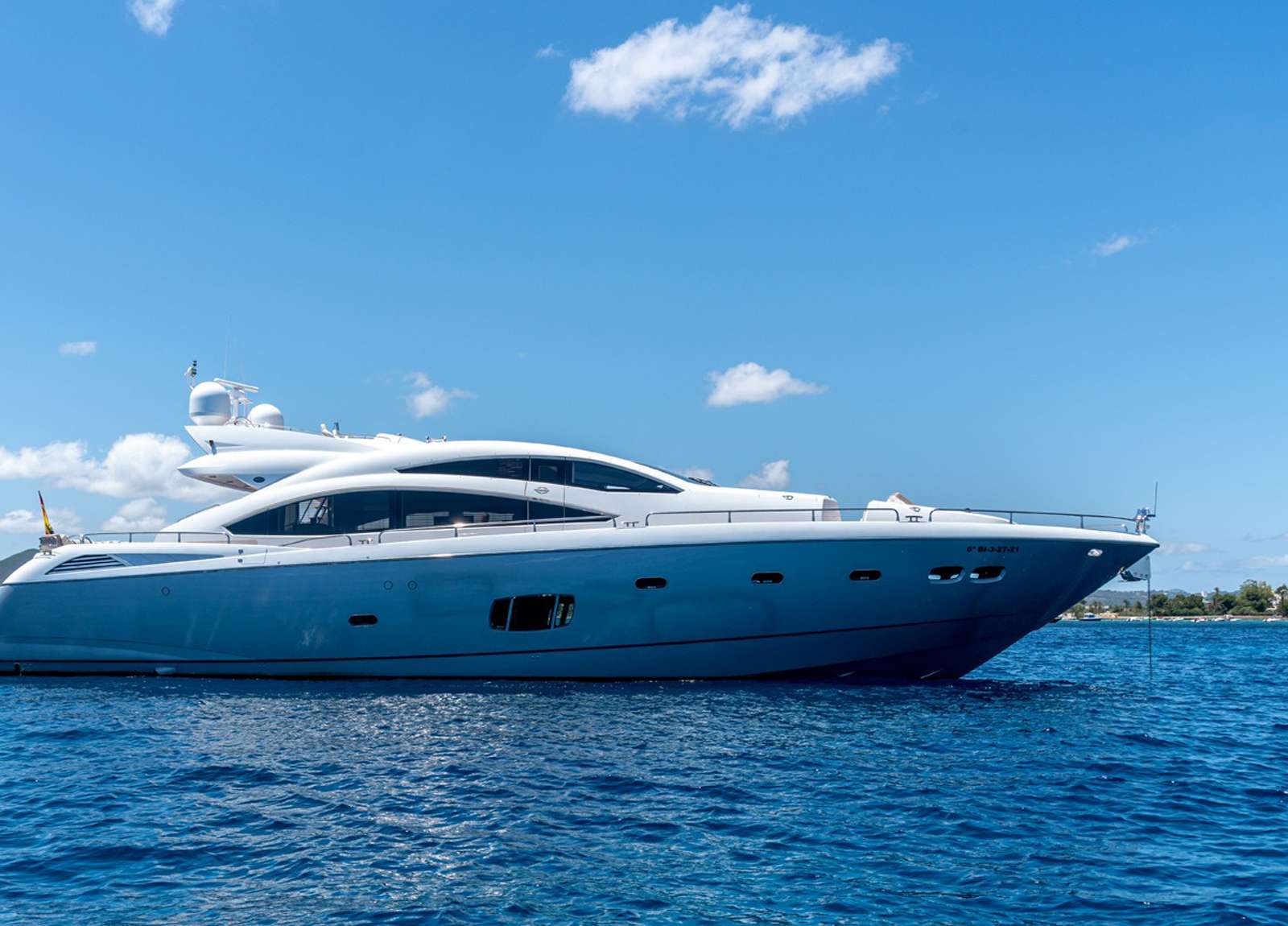 luxusyacht sunseeker predator 84 basad balearics