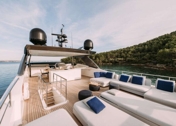 oberdeck luxusyacht sanlorenzo sl 106 andiamo kroatien charter