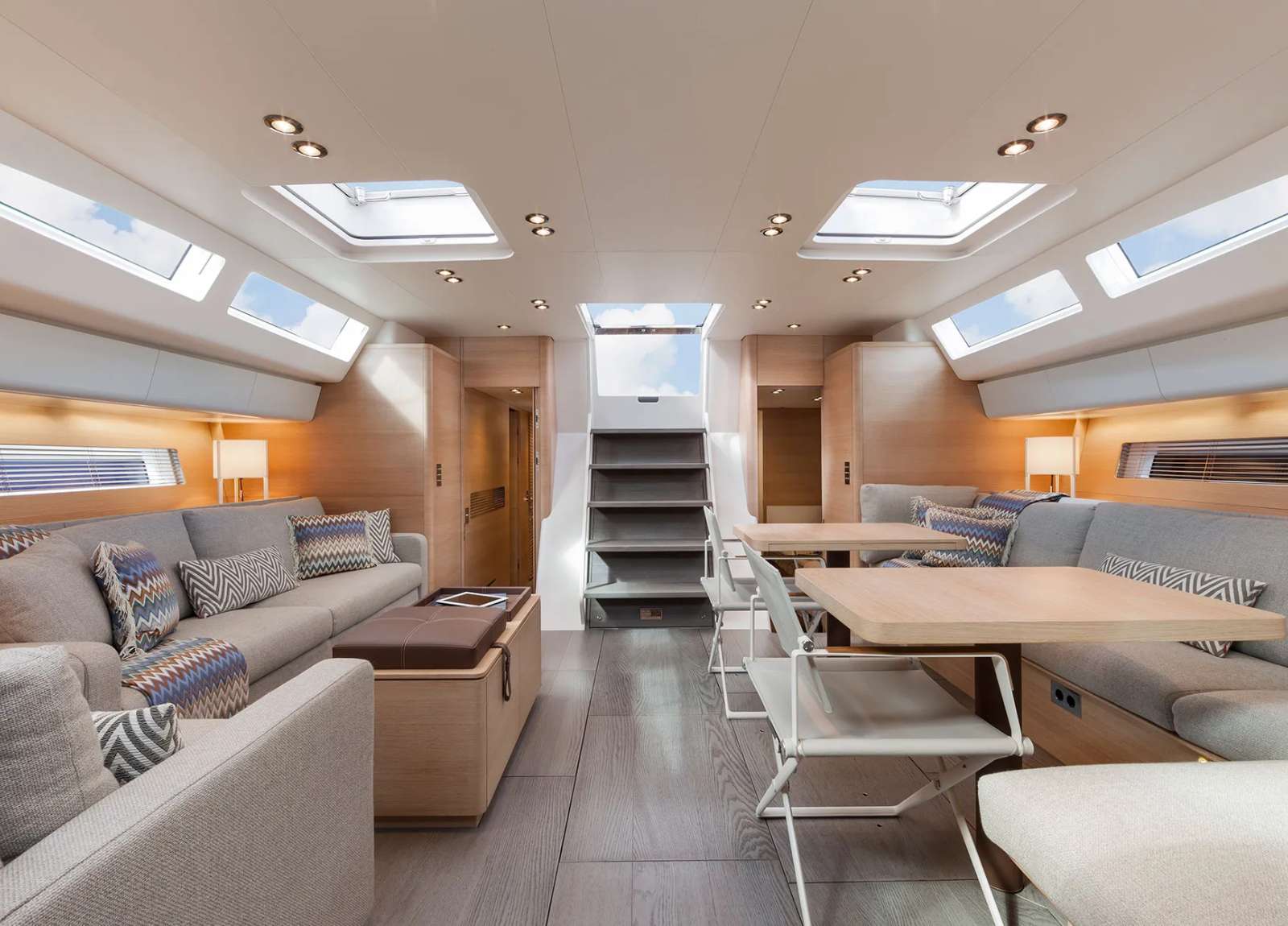 lounge luxusyacht nautors swan 82 westliches mitelmeer