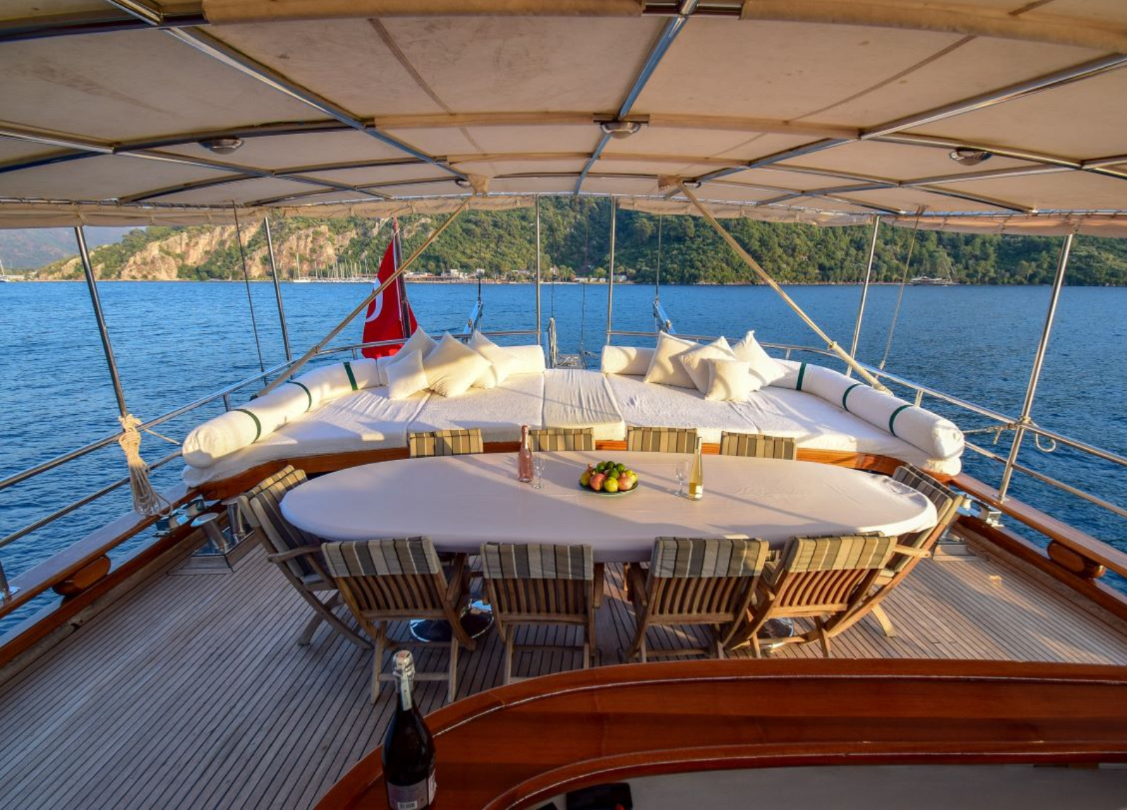 motorsailer sdogu aft deck view