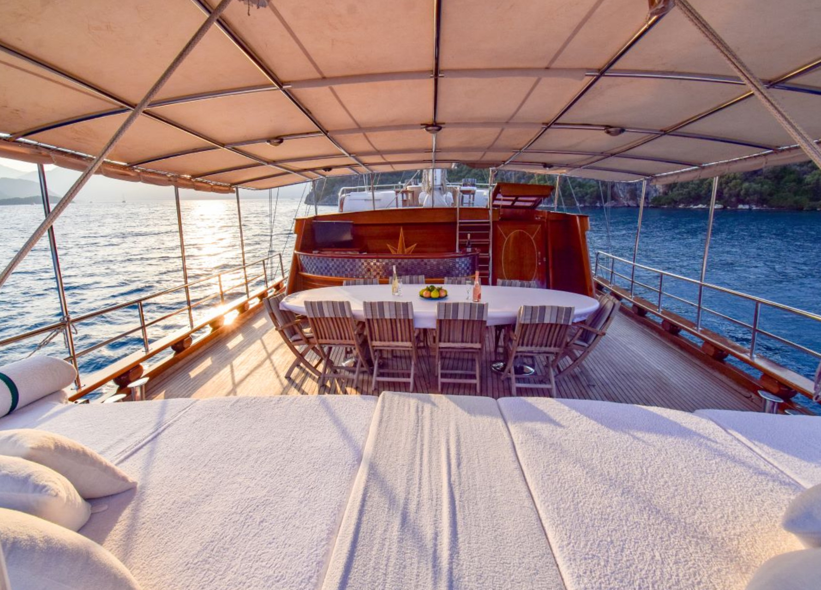 motorsailer sdogu aft deck