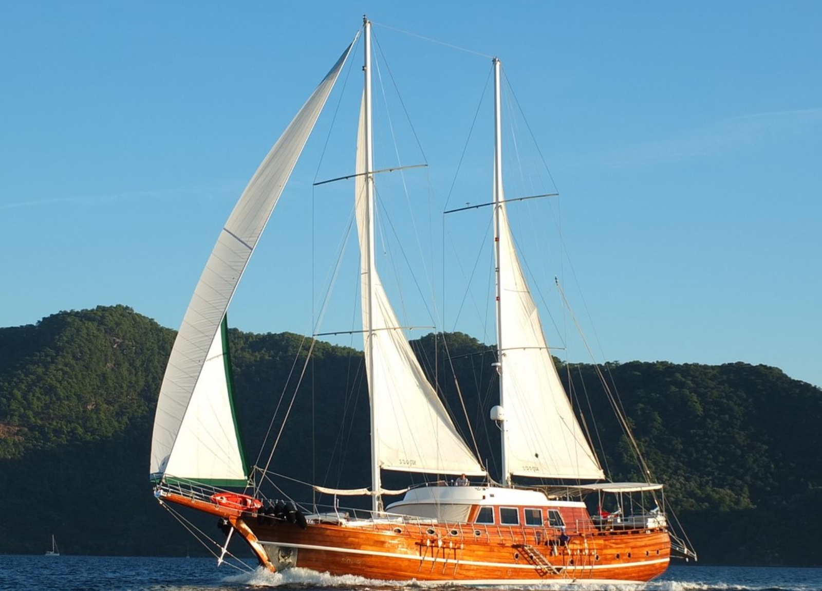 motorsailer sdogu sailing