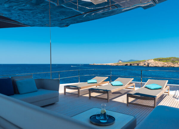 motor yacht aqua sun loungers