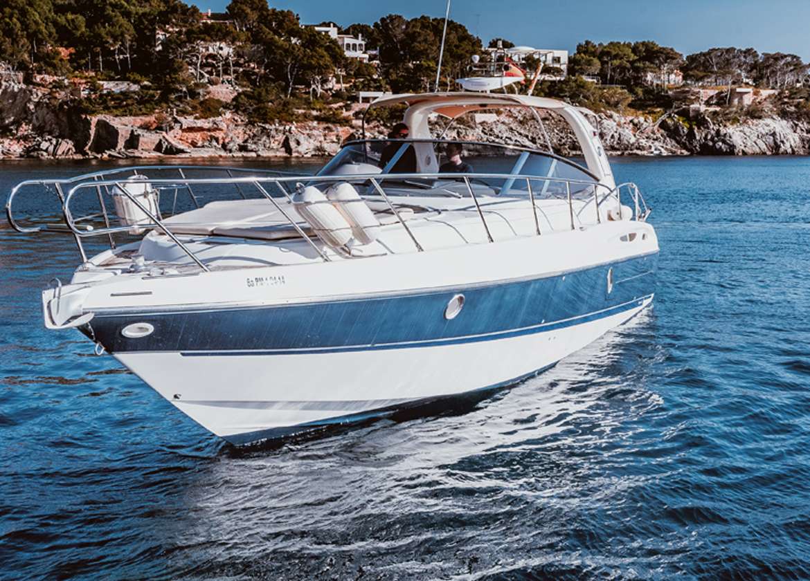 Motoryacht charter cranchi 42 gin tonic Mallorca