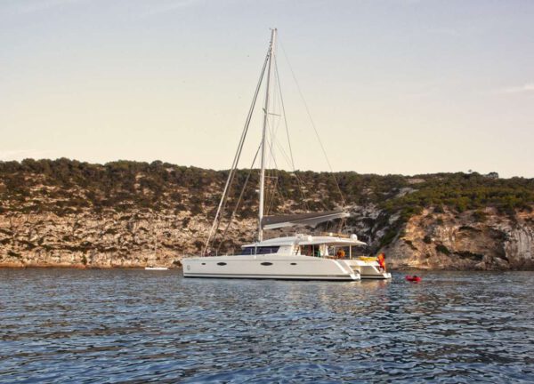 Katamaran victoria 67 Mallorca charter