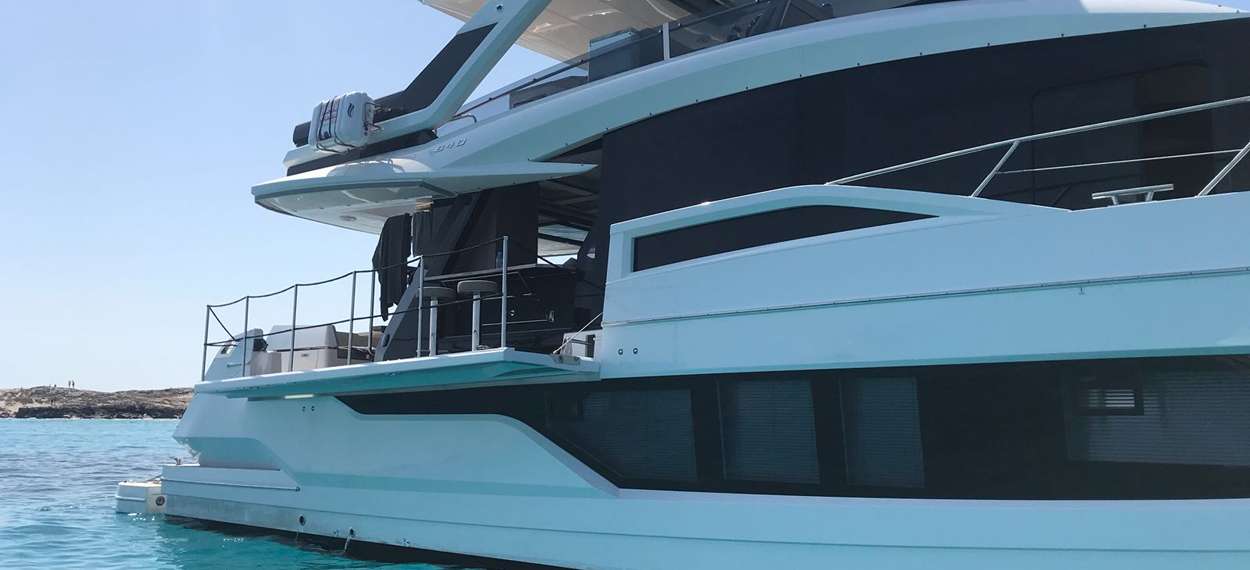 Motoryacht galeon 640 fly Mallorca charter