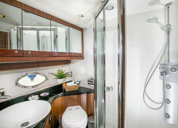 Badezimmer Motoryacht sunseeker manhattan 66