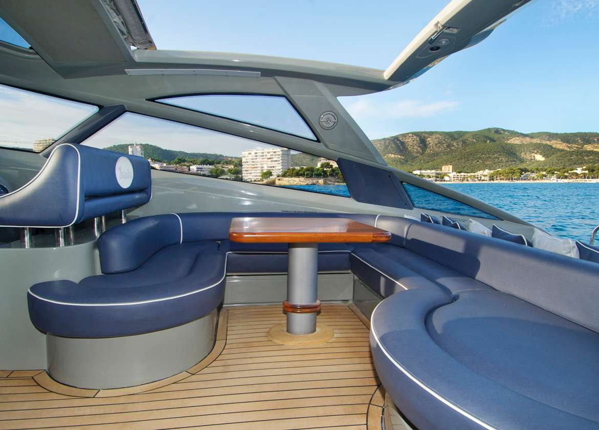 Oberdeck Motoryacht charter baia azzurra 63