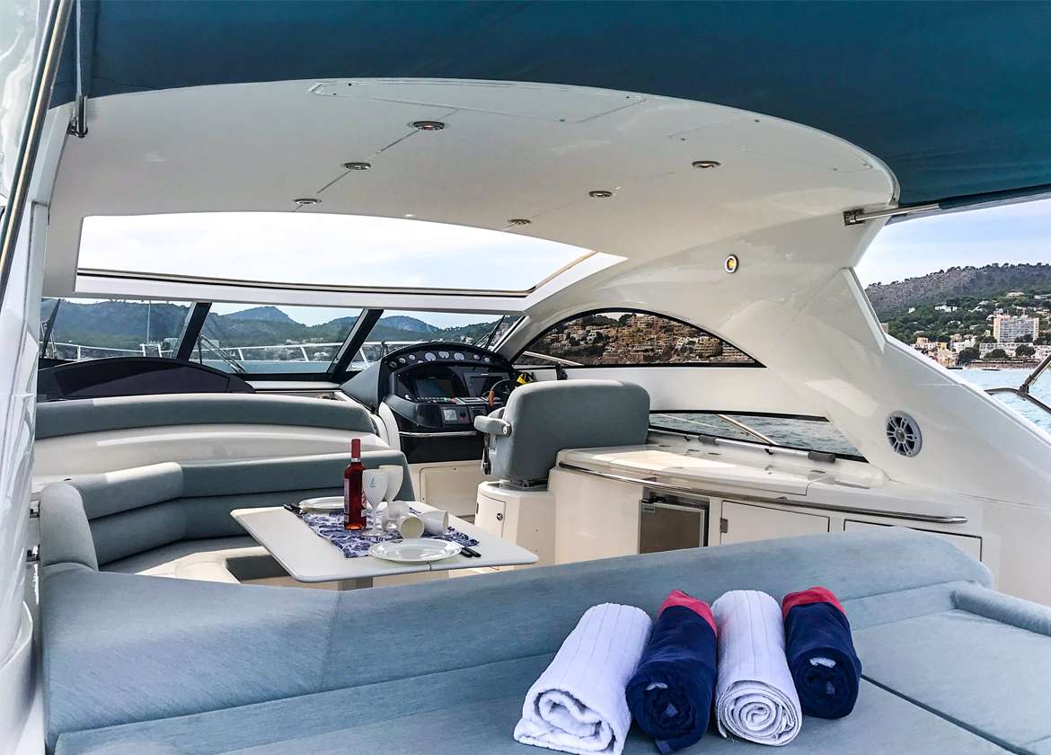 Oberdeck Motoryacht sunseeker portofino 53 pavito charter