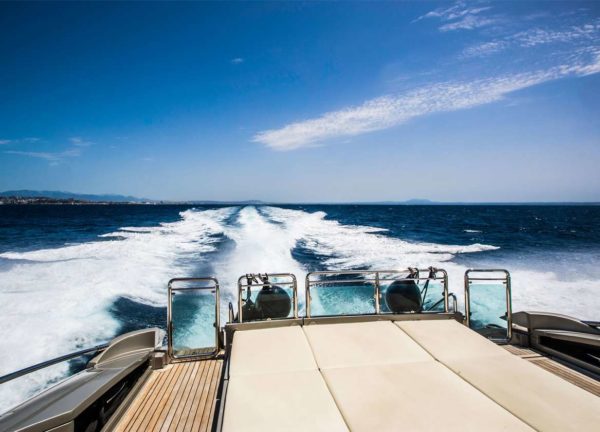 Oberdeck Motoryacht riva 68 ego pendragon charter Mallorca