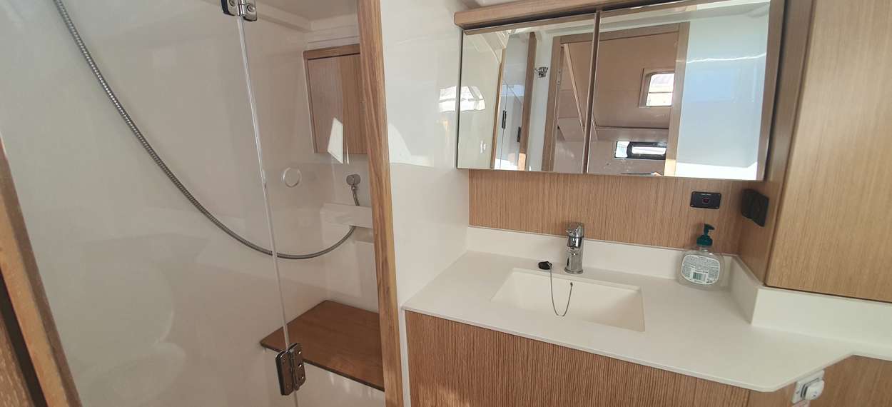 Badezimmer Segelyacht bavaria c45 style Mallorca