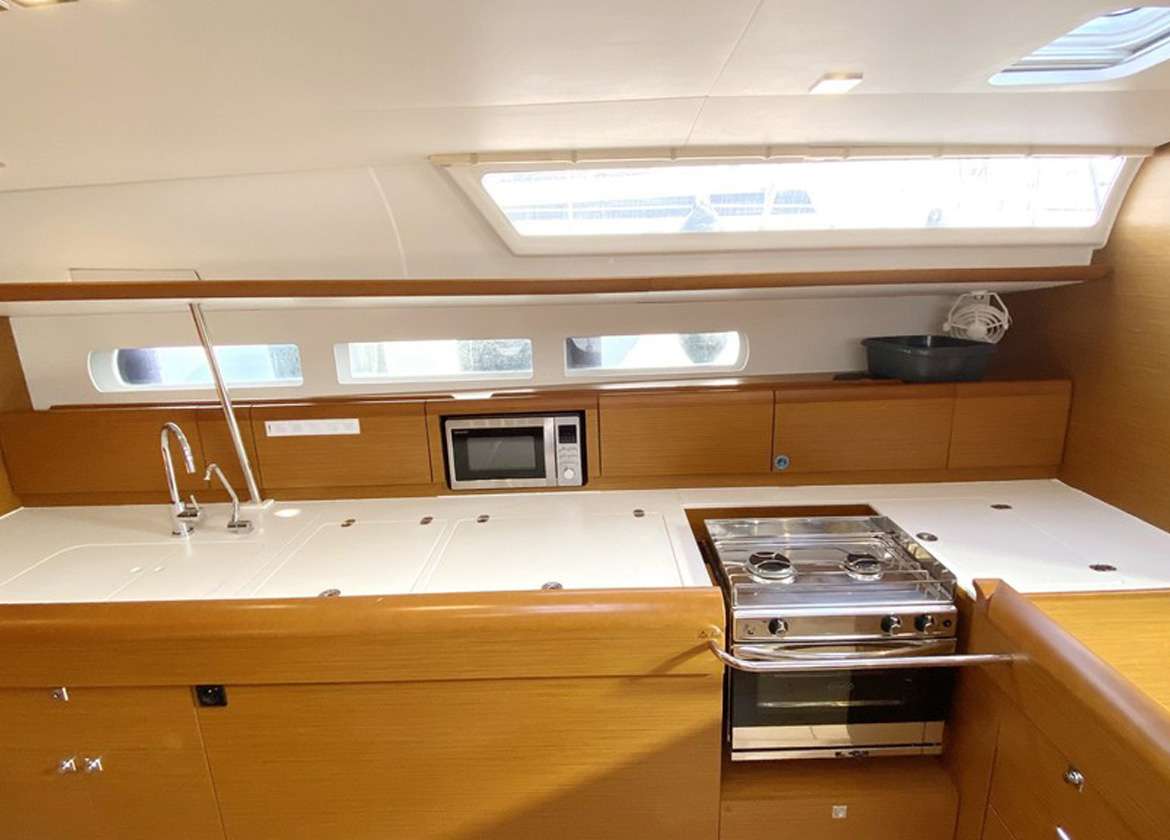 Küche jeanneau sun odyssey 519 Mallorca