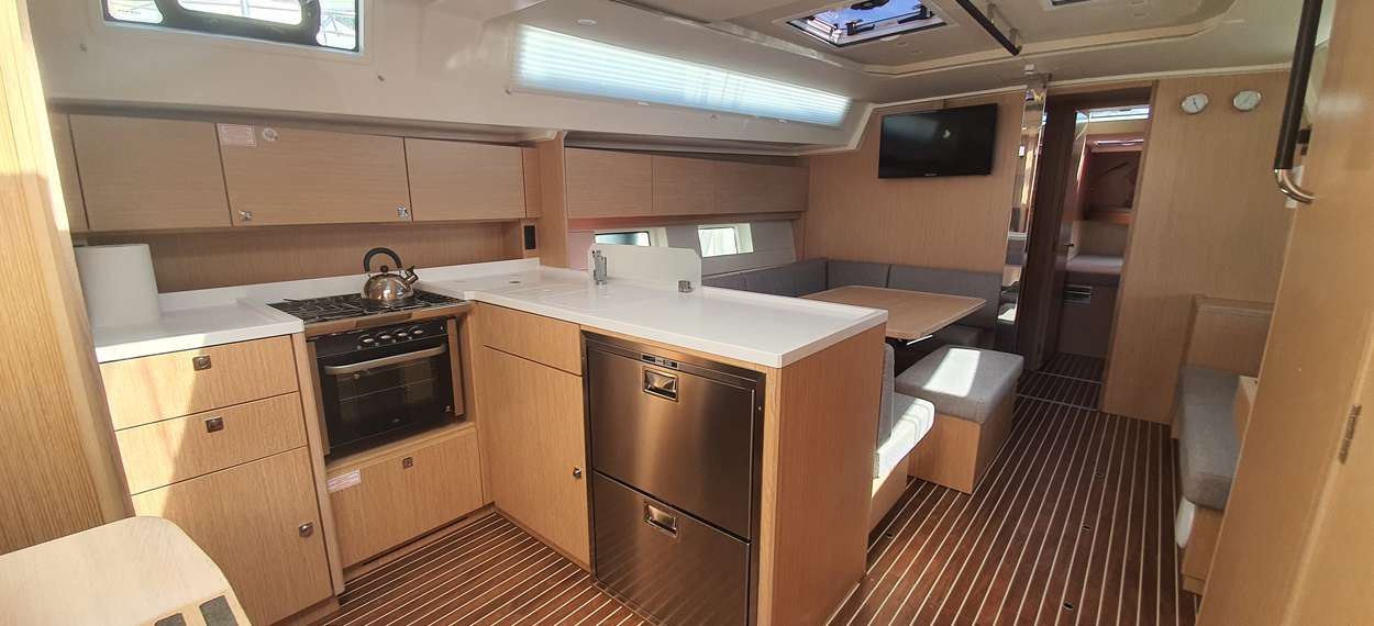 Küche Segelyacht bavaria c45 style Mallorca