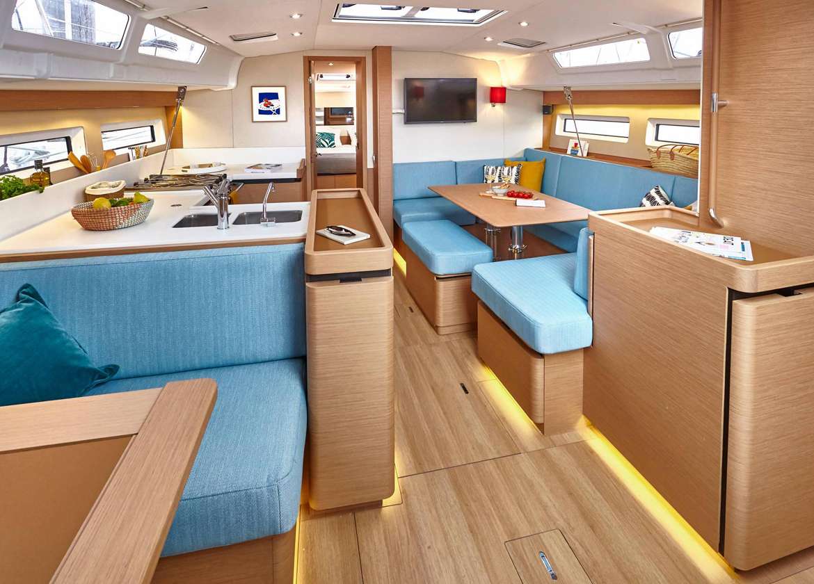 Lounge Segelyacht jeanneau 490 Mallorca