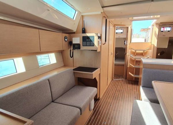 Salon Segelyacht bavaria c45 style Mallorca