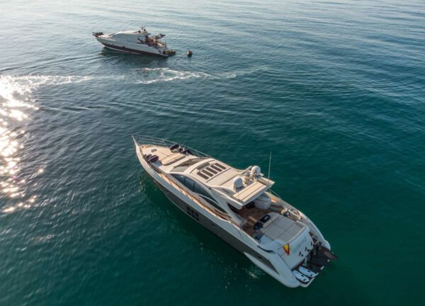 Motoryacht azimut 68s manzanos charter drone